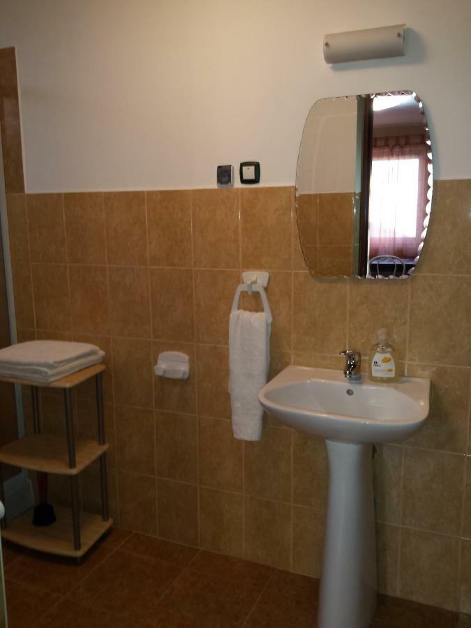 Eszter Vendeghaz Hotel Izvoru Crisului Exterior photo